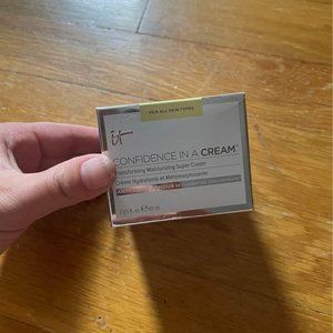 It Cosmetics Confidence In A Cream lotion NEW